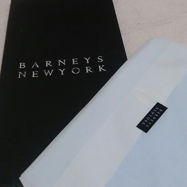 BARNEYS NEW YORK(バーニーズニューヨーク)のバーニーズ☆メンズ ハンカチ 未使用 レディースのファッション小物(ハンカチ)の商品写真