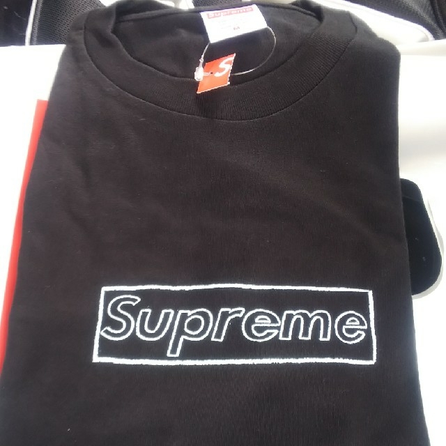 くらしを楽しむアイテム Supreme KAWS Chalk Logo Tee ブラックM ...