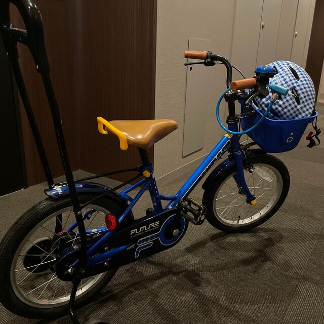 補助付き自転車　16インチ　ヘルメット　鍵付き