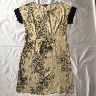 ローラアシュレイ(LAURA ASHLEY)のローラアシュレイ　花柄半袖ワンピース　11号　used  麻&綿(ひざ丈ワンピース)