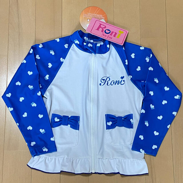 新品タグ付き 女の子 Roni ロニ リボン付き 長袖ラッシュガード 水着 新品タグ付き 長袖ラッシュガード 水着 110cm