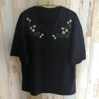 フェリシモ(FELISSIMO)のフェリシモ シロップ 刺繍入りTシャツ ネイビー(Tシャツ(半袖/袖なし))