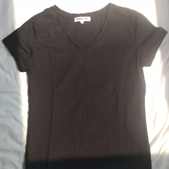 NATURAL BEAUTY BASIC(ナチュラルビューティーベーシック)のナチュラルビューティーベーシック 黒Tシャツ レディースのトップス(Tシャツ(半袖/袖なし))の商品写真