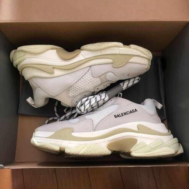 BALENCIAGA triple S 41 whiteスニーカー