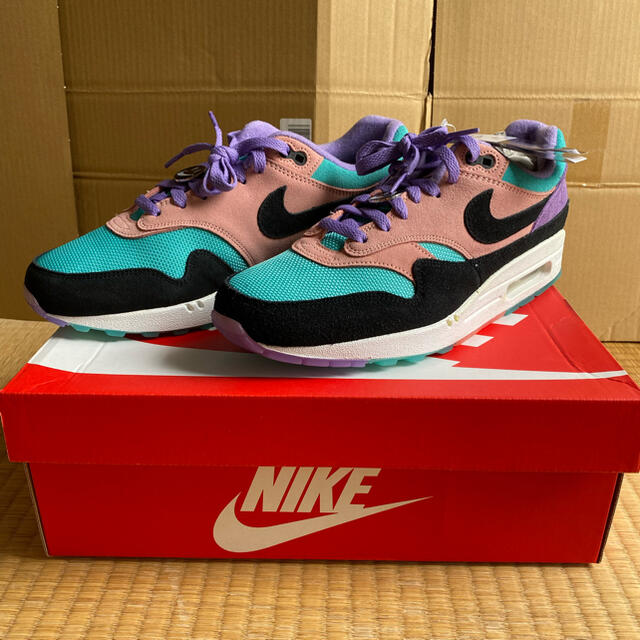 NIKE(ナイキ)のNIKE AIR MAX 1 HAVE A NIKE DAY size 10 メンズの靴/シューズ(スニーカー)の商品写真