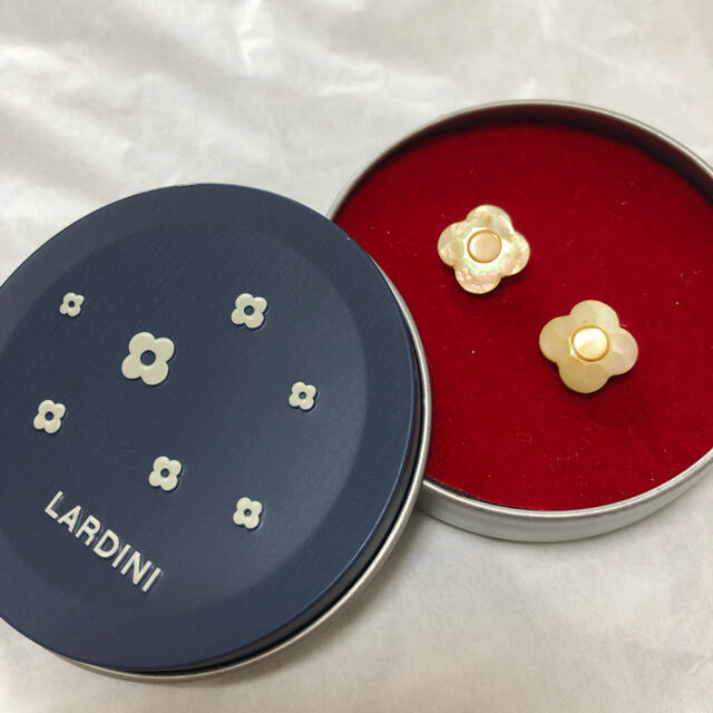ラルディーニ LARDINI ブートニエール カフス 白蝶貝 メンズのファッション小物(カフリンクス)の商品写真