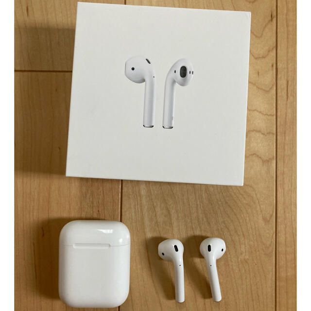 ヘッドフォン/イヤフォン【21時まで最終値下げ】Airpods with Charging Case