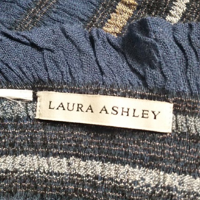 LAURA ASHLEY(ローラアシュレイ)の《LAURA ASHLEY》フリルストール レディースのファッション小物(ストール/パシュミナ)の商品写真