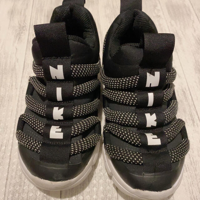 NIKE(ナイキ)のNIKE ノービス　18㎝ キッズ/ベビー/マタニティのキッズ靴/シューズ(15cm~)(スニーカー)の商品写真