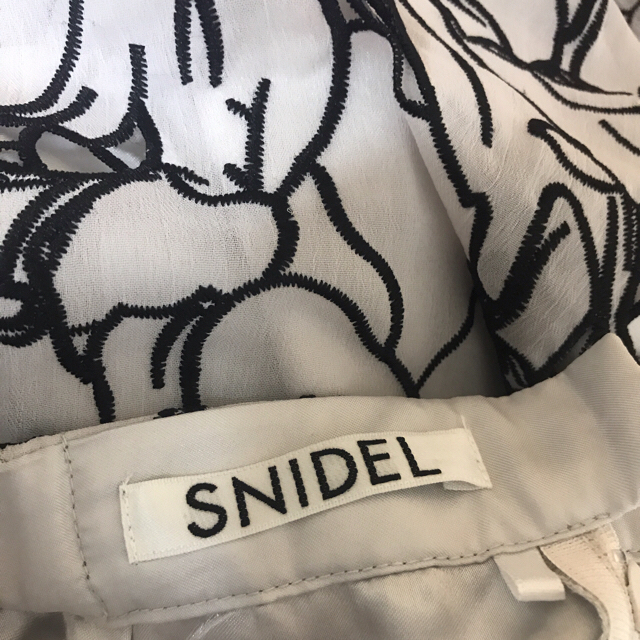 SNIDEL(スナイデル)のスナイデル  カッティングレースマーメイドスカート レディースのスカート(ロングスカート)の商品写真