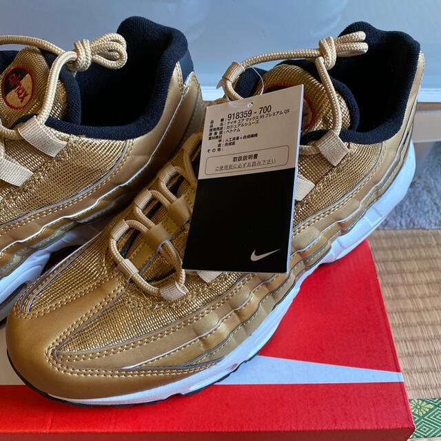 NIKE(ナイキ)のNIKE AIR MAX 95 METALLIC GOLD size 9.5 メンズの靴/シューズ(スニーカー)の商品写真