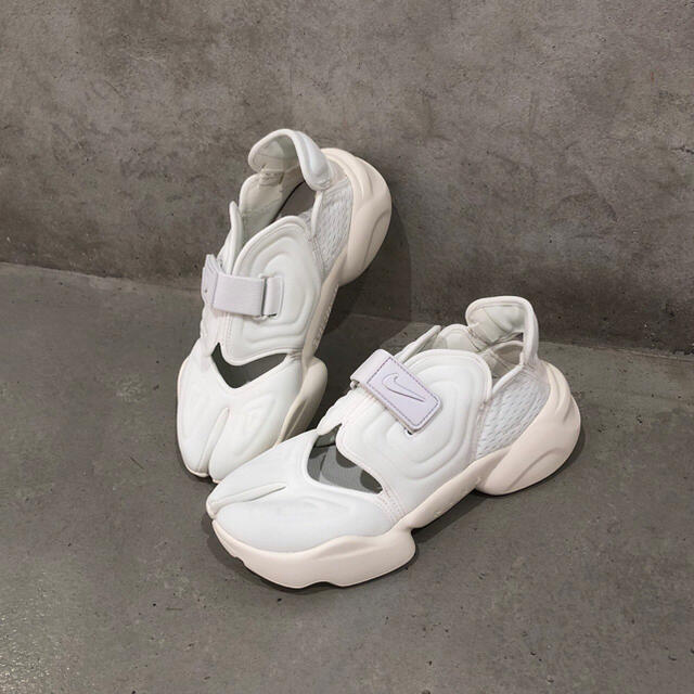 新品/未使用品** 新品定価以下!NIKE アクアリフト ホワイト 23.5cm