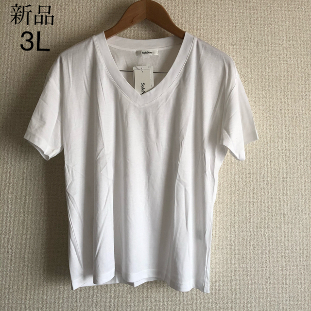 ベルメゾン(ベルメゾン)の新品 V首 Tシャツ ホワイト 3L 大きいサイズ レディースのトップス(Tシャツ(半袖/袖なし))の商品写真