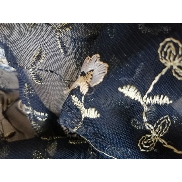 INDEX(インデックス)のチュール　ロング　スカート　紺　ネイビー　花柄　フラワー　刺繍　エンブロイダリー レディースのスカート(ロングスカート)の商品写真