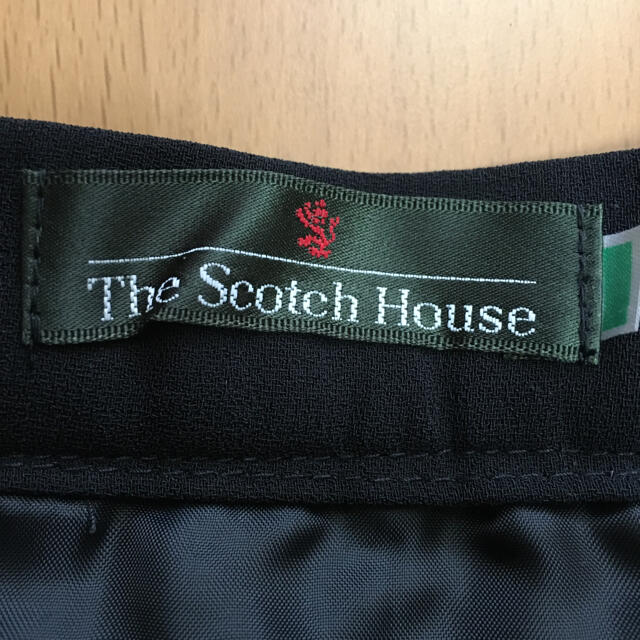 THE SCOTCH HOUSE(ザスコッチハウス)のThe Scotch House ☆ 膝丈　プリーツスカート  黒 レディースのスカート(ひざ丈スカート)の商品写真