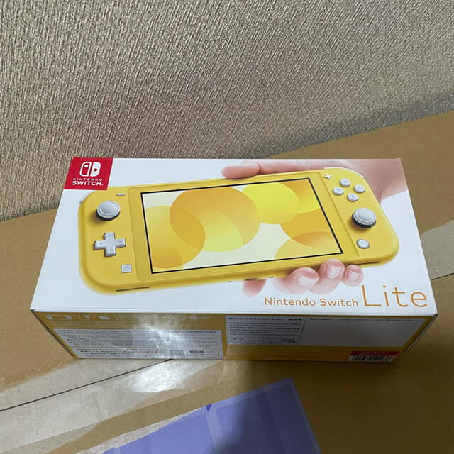 Nintendo Switchライト　イエロー