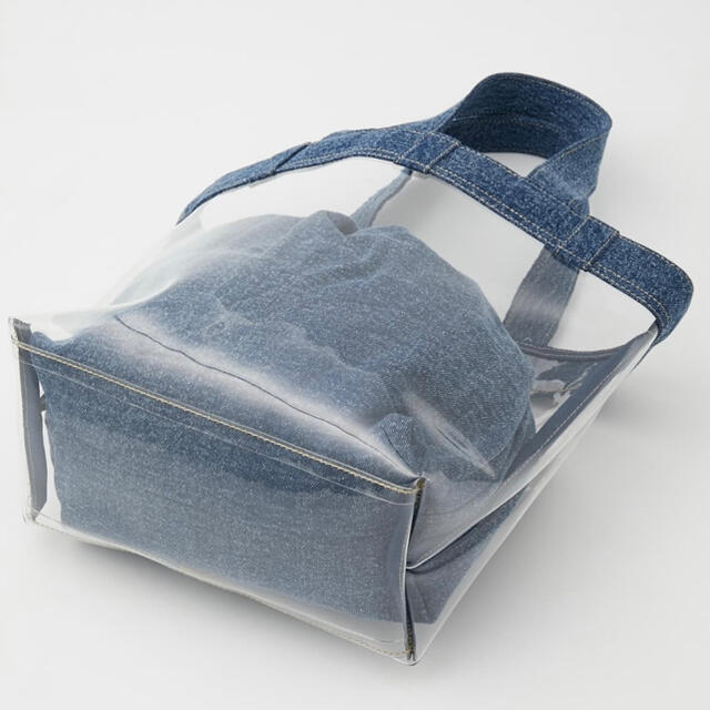 RODEO CROWNS WIDE BOWL(ロデオクラウンズワイドボウル)のRODEO CROWNS DENIM ビニール BAG ブルー レディースのバッグ(トートバッグ)の商品写真