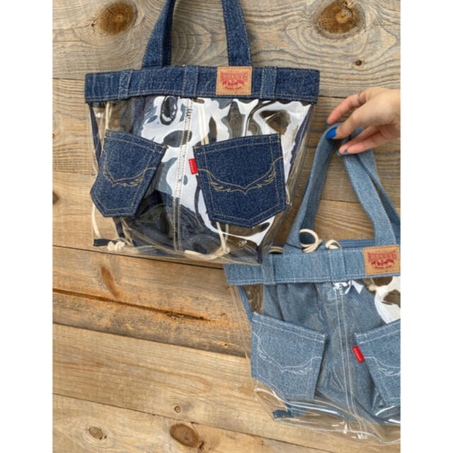 RODEO CROWNS WIDE BOWL(ロデオクラウンズワイドボウル)のRODEO CROWNS DENIM ビニール BAG ブルー レディースのバッグ(トートバッグ)の商品写真