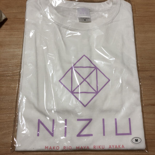 niziu 公式Tシャツ