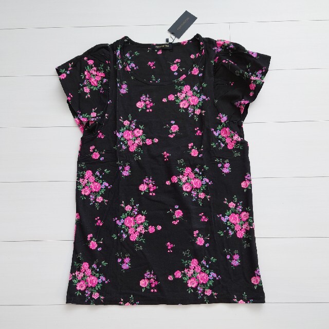 しまむら(シマムラ)のしまむら 花柄 袖フレア Tシャツ 黒 L 新品 レディースのトップス(Tシャツ(半袖/袖なし))の商品写真