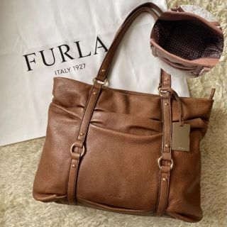 フルラ(Furla)のフルラ トートバッグ A4可 肩掛け可  チャーム ドット シボ革 ブラウン(トートバッグ)