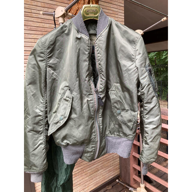 ALPHA INDUSTRIES(アルファインダストリーズ)のアルファ　MA-1 ヴィンテージ　ブルゾン ジャケット　カーキ　サイズ XS メンズのジャケット/アウター(ミリタリージャケット)の商品写真