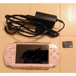 ソニー(SONY)の美品　PSP ブロッサム　ピンク　3000 本体　　(携帯用ゲーム機本体)