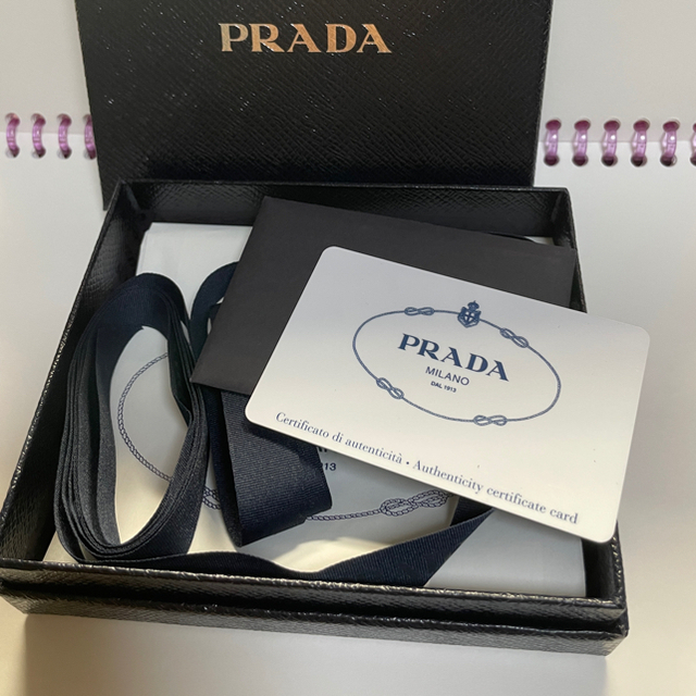 【あと1日で出品取消】 PRADA サフィアノ 二つ折り財布