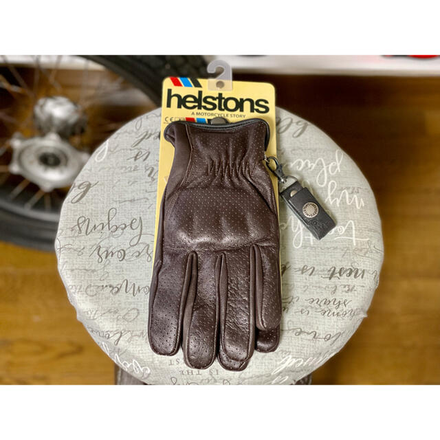 新品☆helstons ヘルストン パンチングレザーグローブ 茶/Lの通販 by
