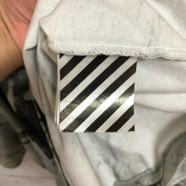 OFF-WHITE(オフホワイト)のOFF-WHITE オフホワイト　tシャツ   viamanin milano メンズのトップス(Tシャツ/カットソー(半袖/袖なし))の商品写真