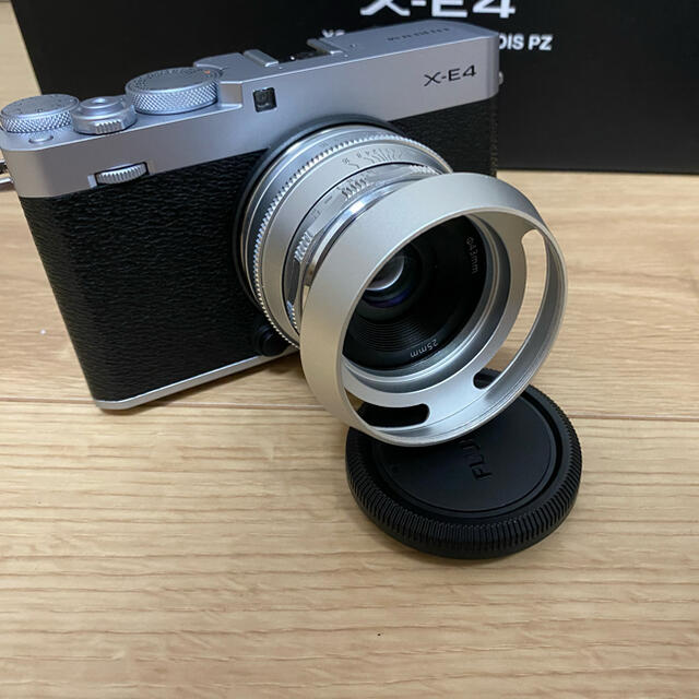 美品】富士フイルム X-E4 レンズキット シルバー | www.fleettracktz.com