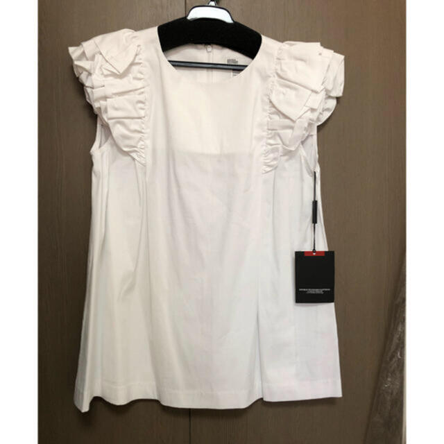 DOUBLE STANDARD CLOTHING(ダブルスタンダードクロージング)の新品タグ付　ダブルスタンダードクロージング　袖フリルブラウス　ホワイト レディースのトップス(シャツ/ブラウス(半袖/袖なし))の商品写真