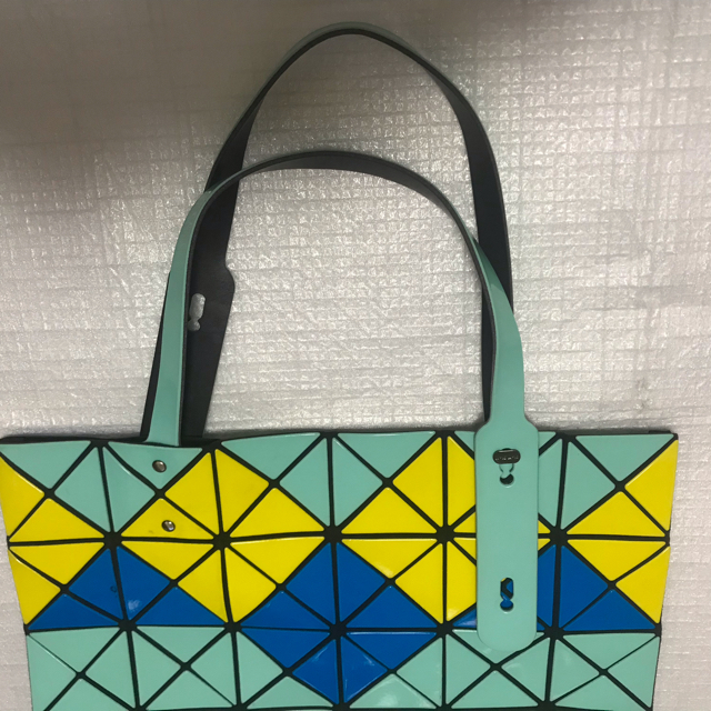 ISSEY MIYAKE(イッセイミヤケ)のBaobao イッセイミヤケ　バッグ　 レディースのバッグ(ハンドバッグ)の商品写真