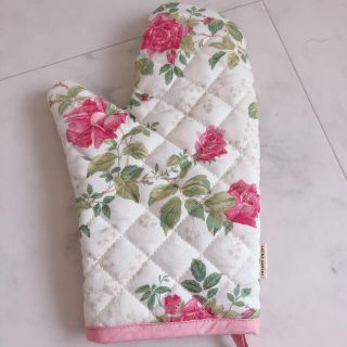 ローラアシュレイ(LAURA ASHLEY)のローラアシュレイ  鍋つかみ  ミトン  花柄  薔薇柄 バラ ピンク(収納/キッチン雑貨)