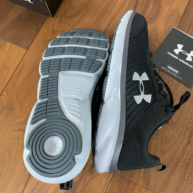 UNDER ARMOUR(アンダーアーマー)のアンダーアーマー　運動靴　23.5 ジュニア キッズ/ベビー/マタニティのキッズ靴/シューズ(15cm~)(スニーカー)の商品写真