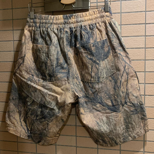 adidas(アディダス)のyeezy season4 camo shorts サイズXS メンズのパンツ(ショートパンツ)の商品写真