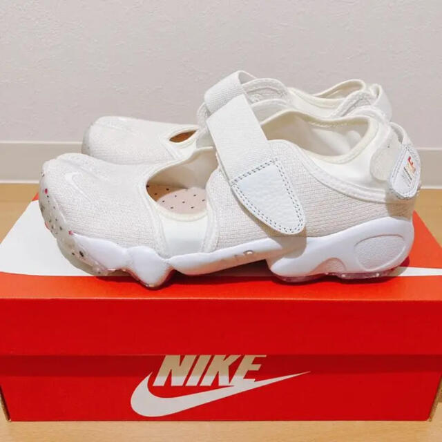 NIKE(ナイキ)のair rift ナイキ エアリフト ベージュ　24cm DJ4639-121 レディースの靴/シューズ(サンダル)の商品写真