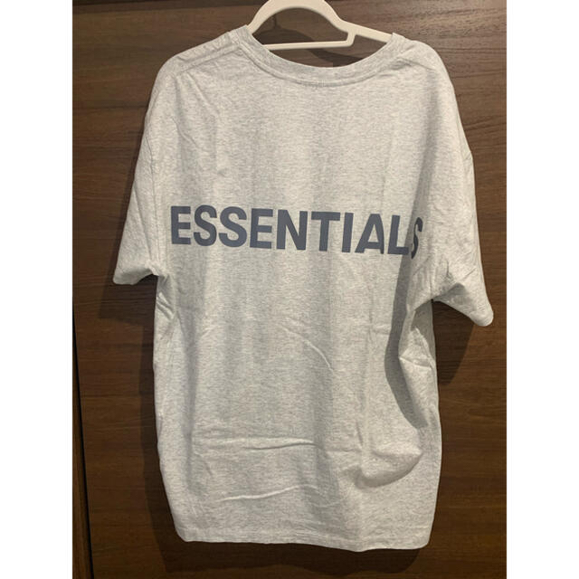 FEAR OF GOD(フィアオブゴッド)の送料込み！essentials半袖Mサイズ灰色fog fear of god メンズのトップス(Tシャツ/カットソー(半袖/袖なし))の商品写真