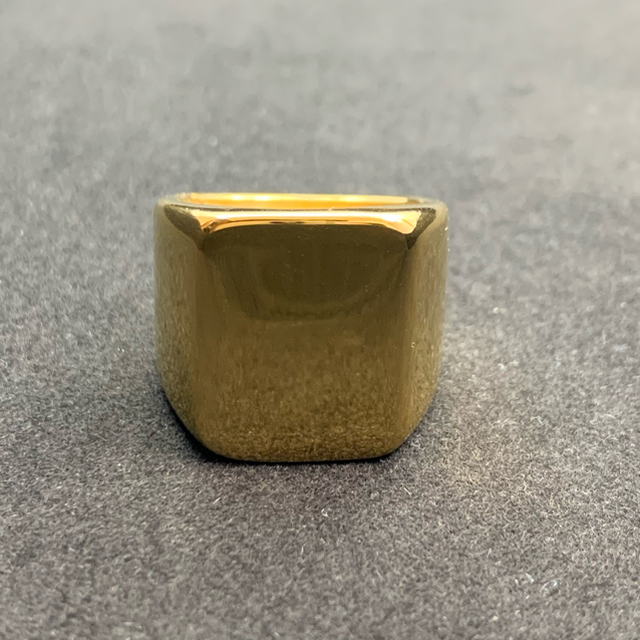メンズ　シグネットリング　ゴールド　チタン　鏡面加工　スクエア　18号 メンズのアクセサリー(リング(指輪))の商品写真