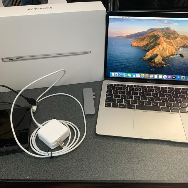 Apple(アップル)のmacbookair 2020 corei5 16gb 超美品 おまけ付き スマホ/家電/カメラのPC/タブレット(ノートPC)の商品写真