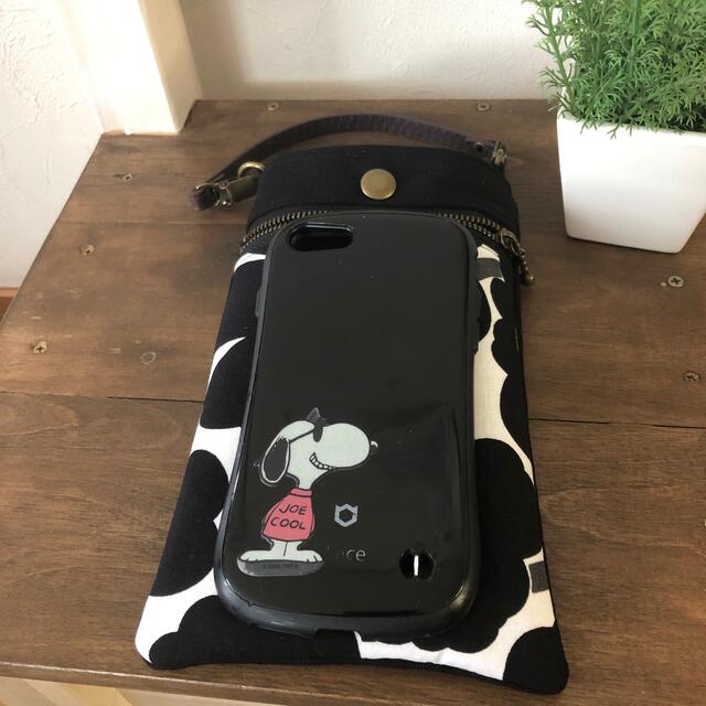 marimekko(マリメッコ)のスマホケース　スマホポーチ　かわいい！　ハンドメイド　マリメッコ  ウニッコ ハンドメイドのファッション小物(ポーチ)の商品写真