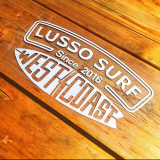 クイックシルバー(QUIKSILVER)の西海岸スタイル☆ LUSSO SURF 防水ステッカー ホワイト(サーフィン)