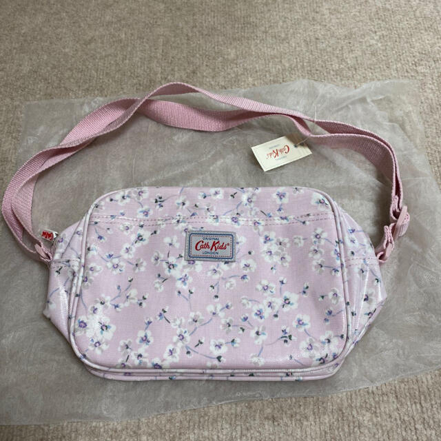 Cath Kidston(キャスキッドソン)のキャス・キッドソン  キッズ　通園バッグ　新品 キッズ/ベビー/マタニティのこども用バッグ(ポシェット)の商品写真