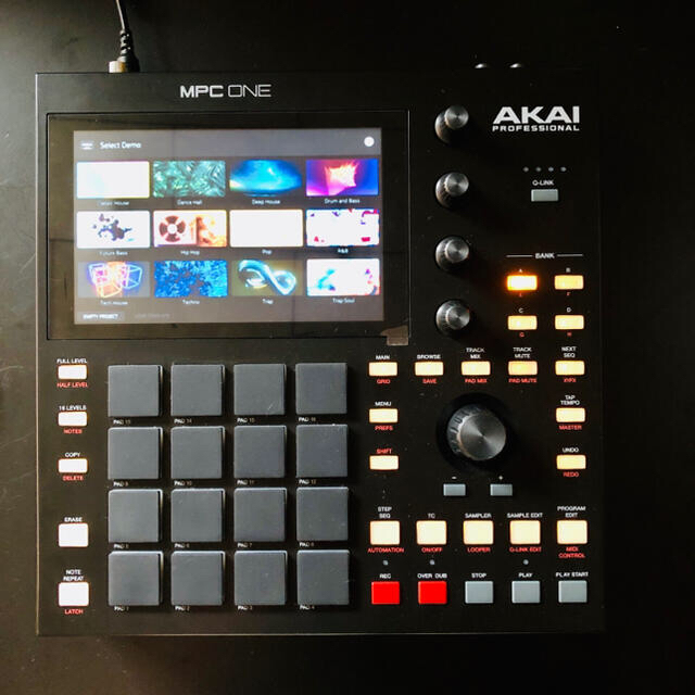 MPC one live akai 1000 DJ DTM SP 404 303