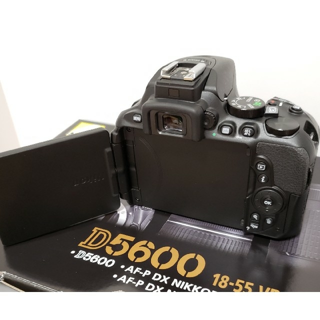 Nikon D5600 ダブルズームキット 一眼レフカメラ