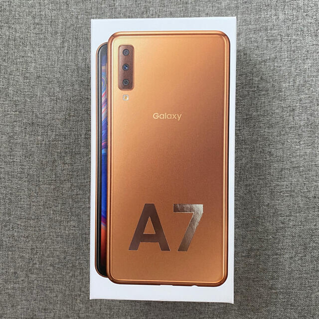 スマートフォン本体GALAXY A7 ゴールド