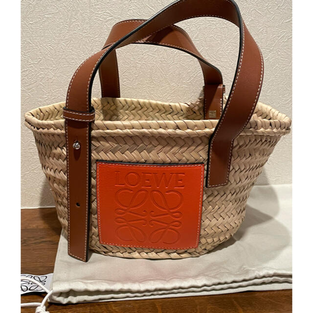 LOEWE(ロエベ)の確実正規品　ロエベ　カゴバック　美品　LOEWE レディースのバッグ(かごバッグ/ストローバッグ)の商品写真