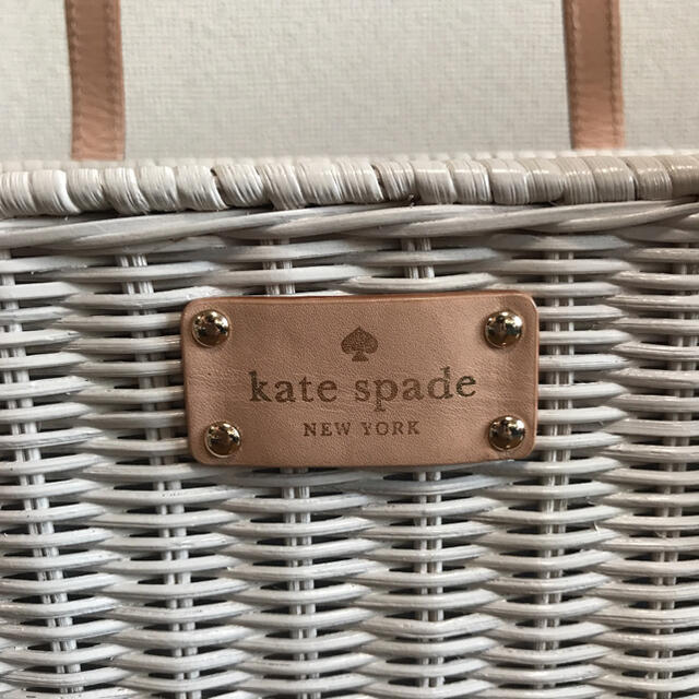 新品・販売終了】ケイトスペード kate spade かごバッグ(白×ベージュ 新品・販売終了】ケイトスペード kate spade かごバッグ(白×ベージュ