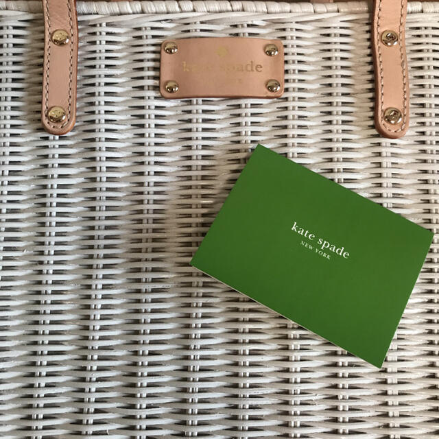 新品・販売終了】ケイトスペード kate spade かごバッグ(白×ベージュ 新品・販売終了】ケイトスペード kate spade かごバッグ(白×ベージュ