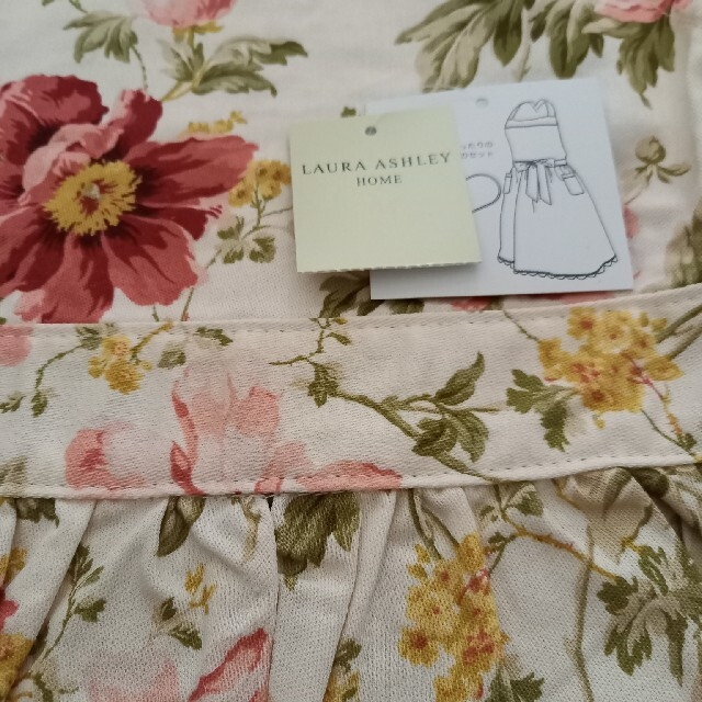 LAURA ASHLEY(ローラアシュレイ)の♡ローラアシュレイエプロン新品♡ レディースのレディース その他(その他)の商品写真